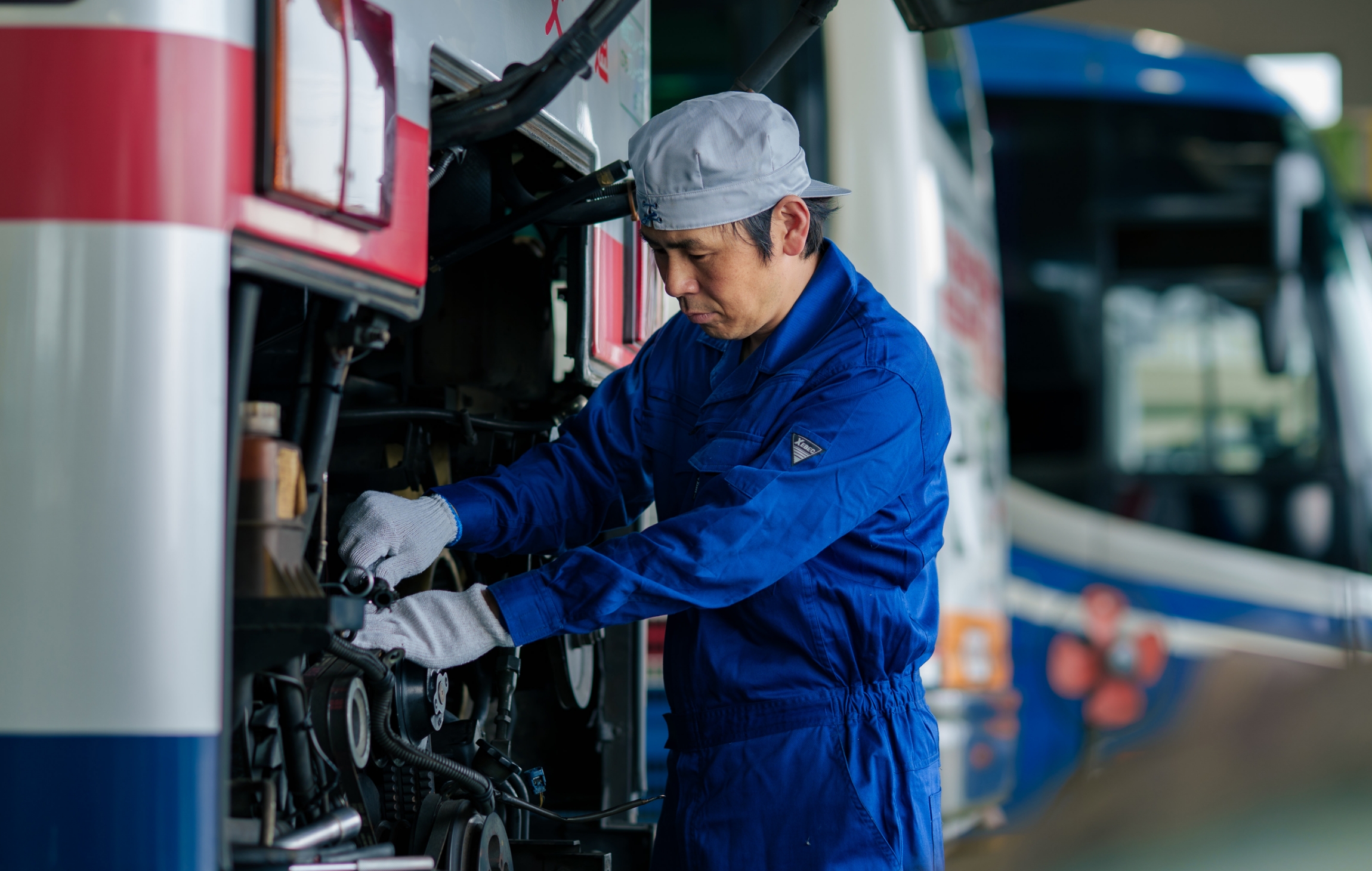 愛される銀バス、乗る人を思い丁寧にメンテナンス