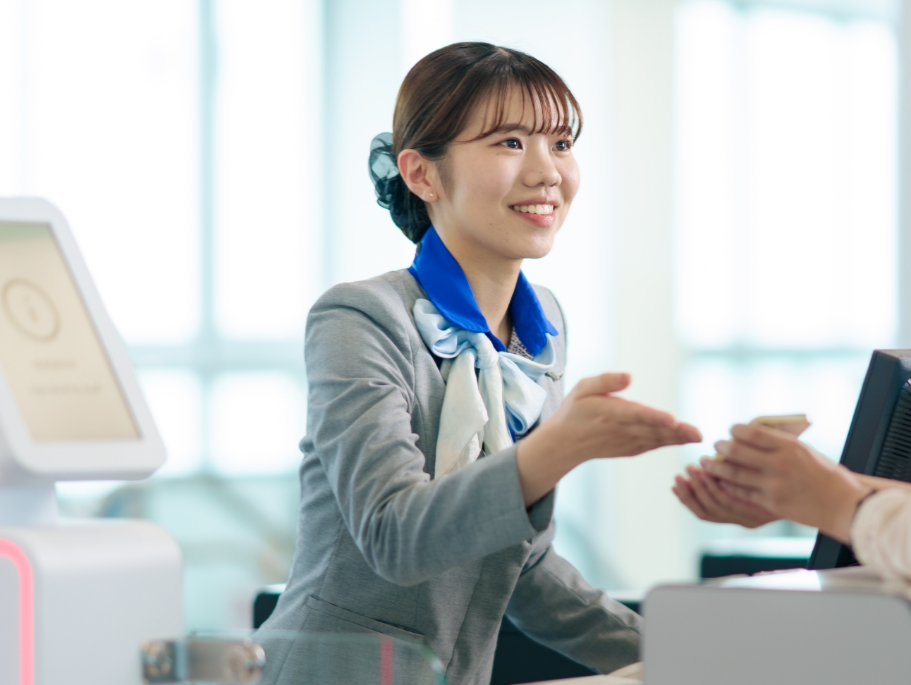 空の玄関口。心込めた挨拶で良い交流を